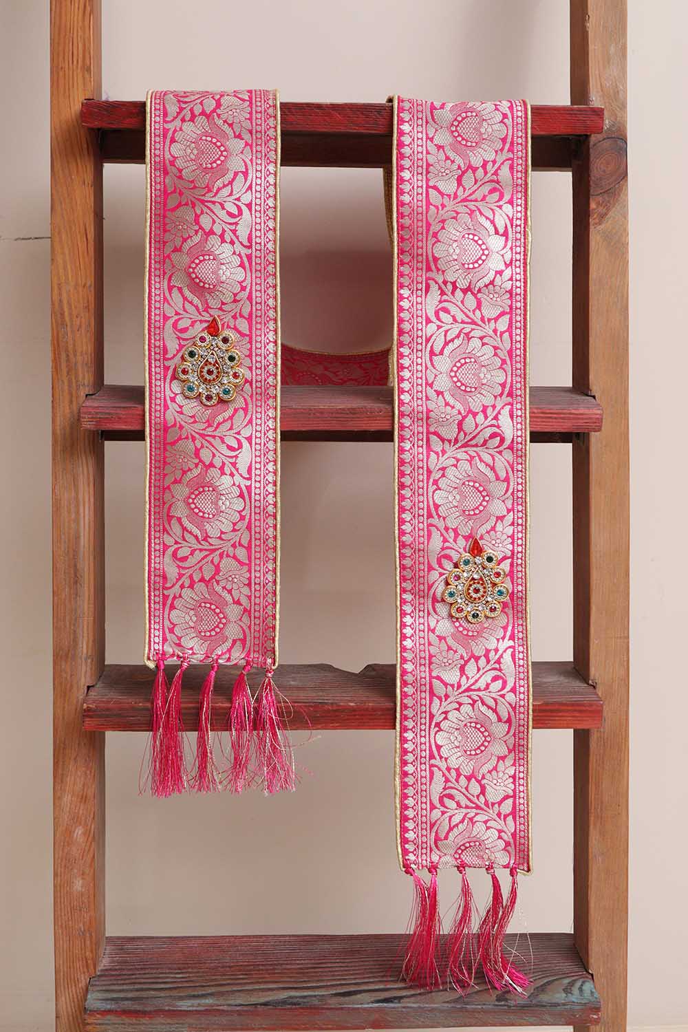 Divya India Customized Royal Swagat Stole ,Khesh, Patka, Gamcha, Dupatta – Elegant and Luxurious Pink Banarasi Silk Stole With a Beautifully Matching Tassel & Brooch for Welcoming Guests at Weddings, Anniversaries or Grand Celebratory Occasions