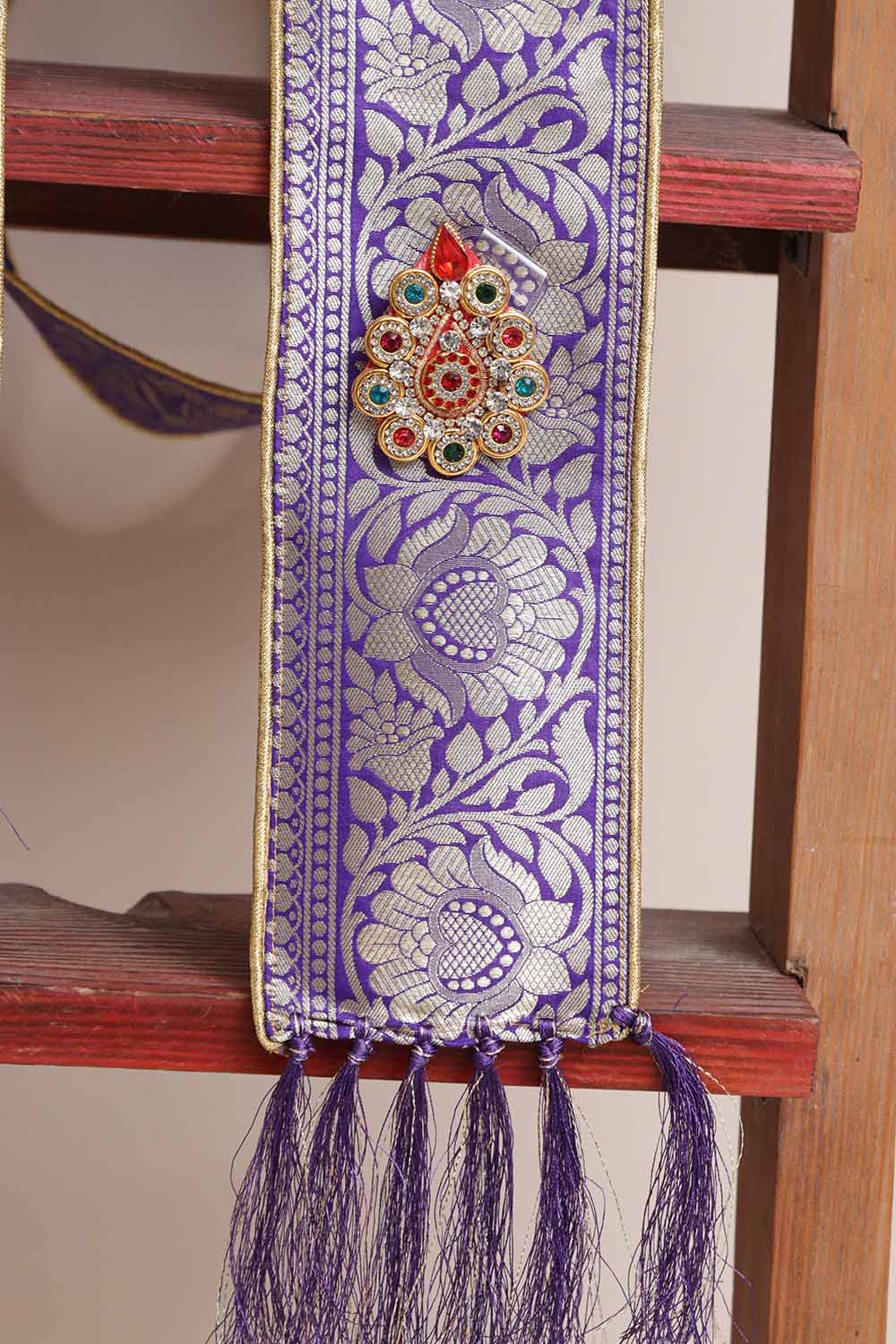 Divya India Customized Royal Swagat Stole ,Khesh, Patka, Gamcha, Dupatta – Elegant and Luxurious Purple Banarasi Silk Stole With a Beautifully Matching Tassel & Brooch for Welcoming Guests at Weddings, Anniversaries or Grand Celebratory Occasions