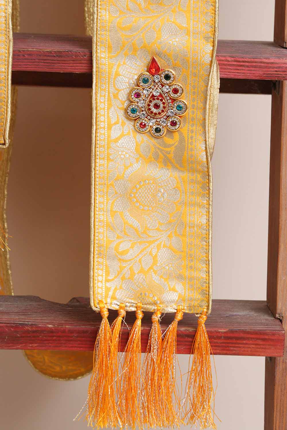 Divya India Customized Royal Swagat Stole ,Khesh, Patka, Gamcha, Dupatta – Elegant and Luxurious Yellow Banarasi Silk Stole With a Beautifully Matching Tassel & Brooch for Welcoming Guests at Weddings, Anniversaries or Grand Celebratory Occasions