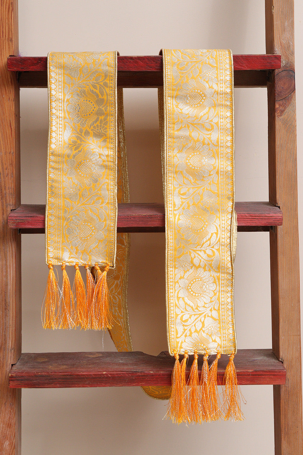Divya India Customized Royal Swagat Stole ,Khesh, Patka, Gamcha, Dupatta – Elegant and Luxurious Yellow Banarasi Silk Stole With a Beautifully Matching Tassel & Brooch for Welcoming Guests at Weddings, Anniversaries or Grand Celebratory Occasions
