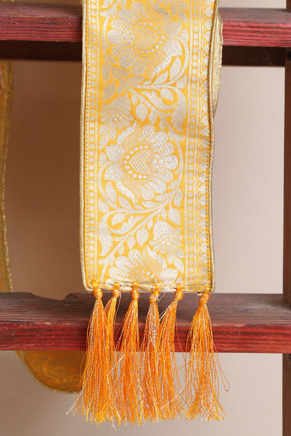 Divya India Customized Royal Swagat Stole ,Khesh, Patka, Gamcha, Dupatta – Elegant and Luxurious Yellow Banarasi Silk Stole With a Beautifully Matching Tassel & Brooch for Welcoming Guests at Weddings, Anniversaries or Grand Celebratory Occasions