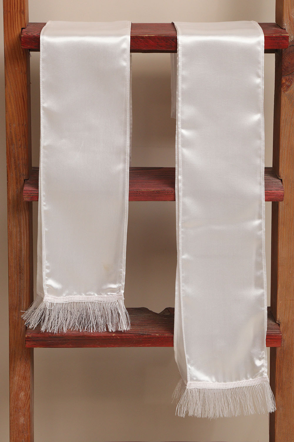 Luxurion World’s White plain unisex silk stole bring timeless elegance, making every wedding, anniversary, birthday, or celebration special by welcoming guests with warmth and grace