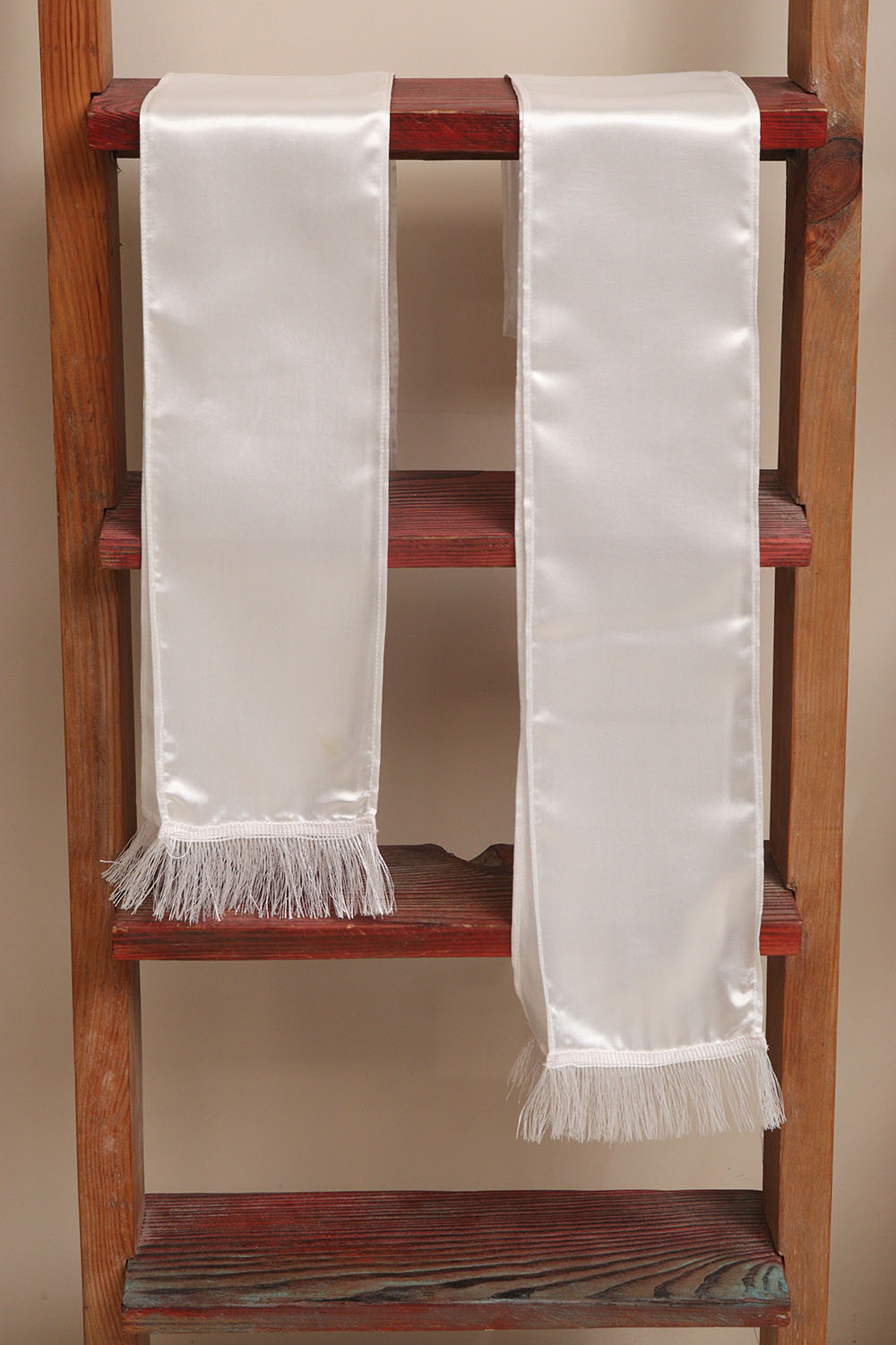 Luxurion World’s White plain unisex silk stole bring timeless elegance, making every wedding, anniversary, birthday, or celebration special by welcoming guests with warmth and grace