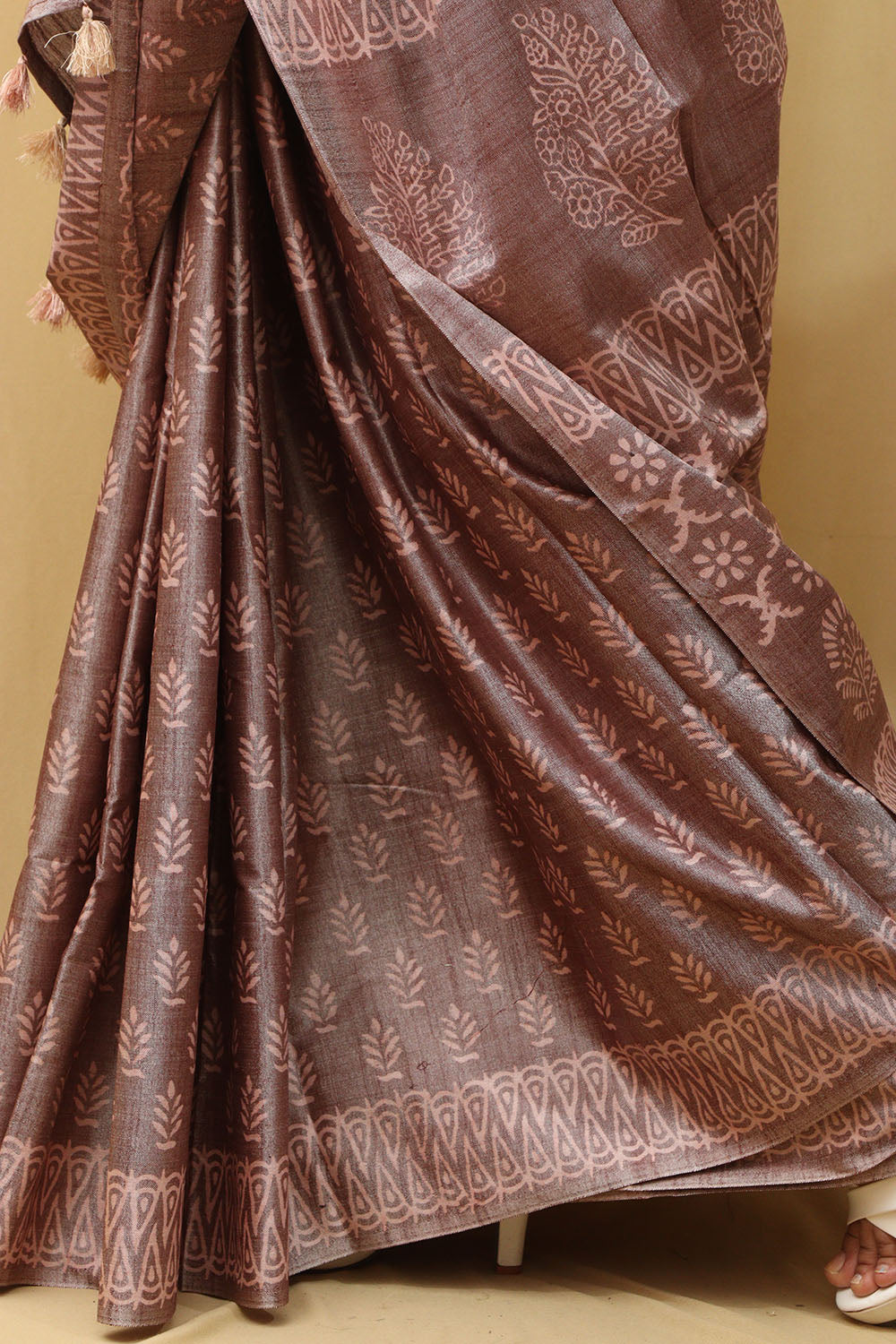 Soft and Elegant Pastel Bhagalpur Silk Saree - Luxurion World