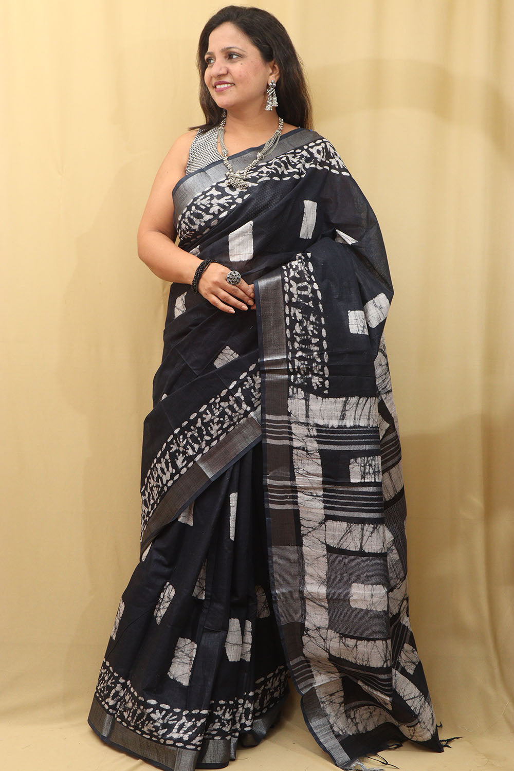 Elegant Dark Blue Linen Saree: Bhagalpur Beauty - Luxurion World
