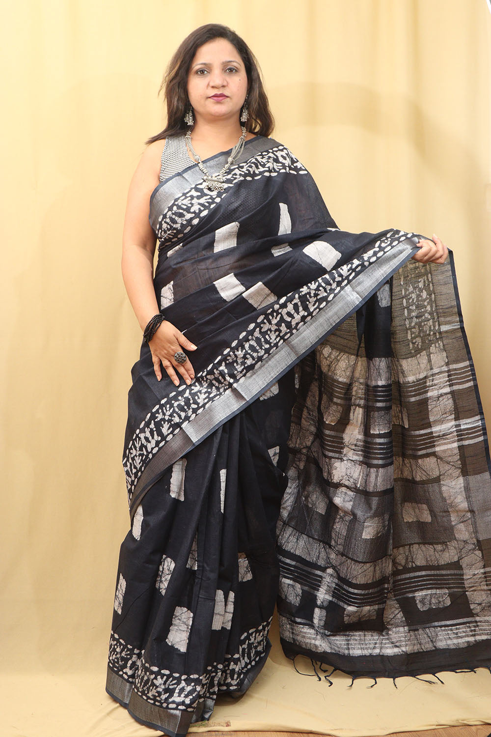 Elegant Dark Blue Linen Saree: Bhagalpur Beauty - Luxurion World