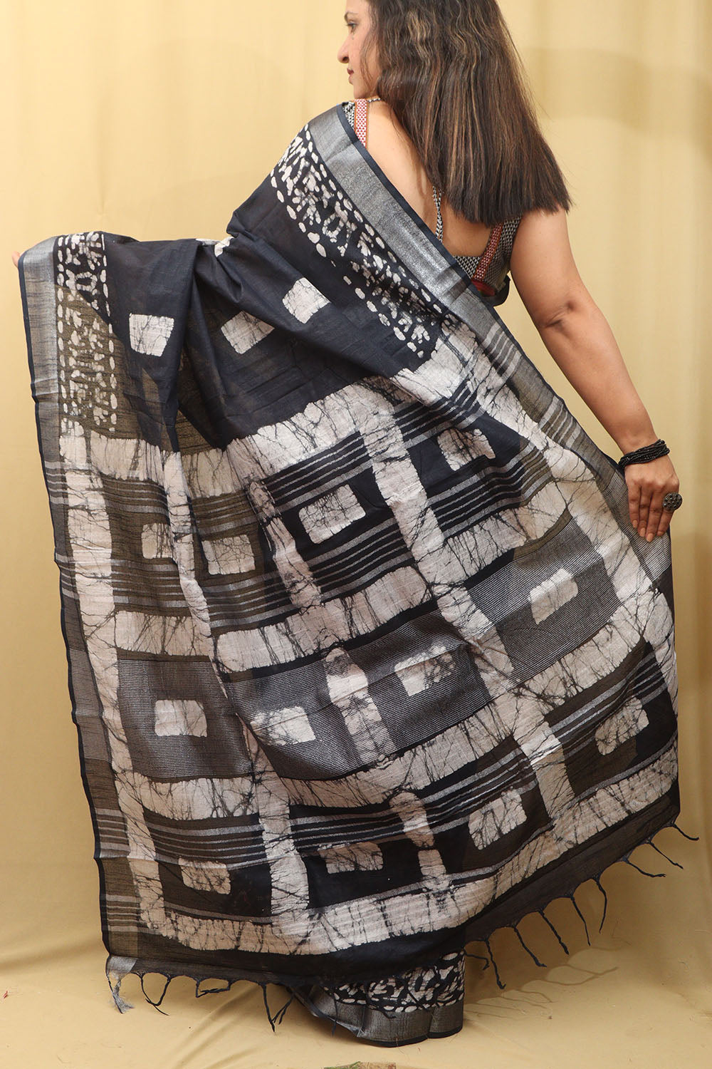 Elegant Dark Blue Linen Saree: Bhagalpur Beauty - Luxurion World