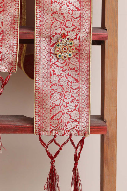 Divya India Customized Royal Swagat Stole ,Khesh, Patka, Gamcha, Dupatta – Elegant and Luxurious Red Banarasi Silk Stole With a Beautifully Matching Tassel & Brooch for Welcoming Guests at Weddings, Anniversaries or Grand Celebratory Occasions