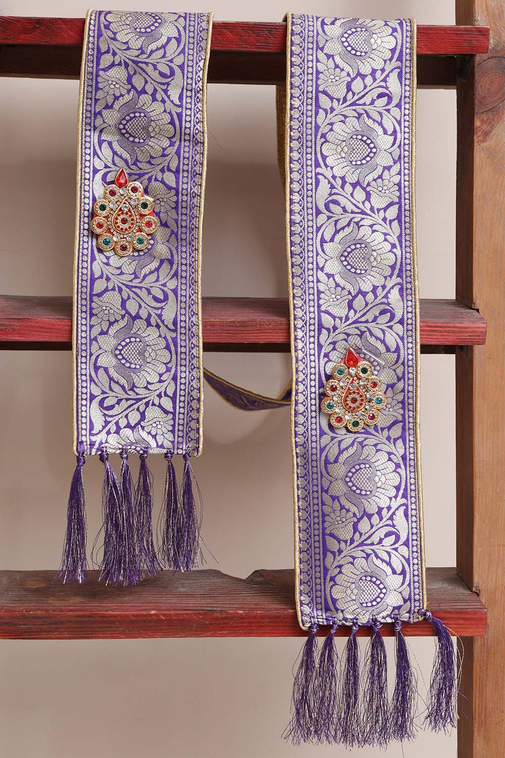 Divya India Customized Royal Swagat Stole ,Khesh, Patka, Gamcha, Dupatta – Elegant and Luxurious Purple Banarasi Silk Stole With a Beautifully Matching Tassel & Brooch for Welcoming Guests at Weddings, Anniversaries or Grand Celebratory Occasions