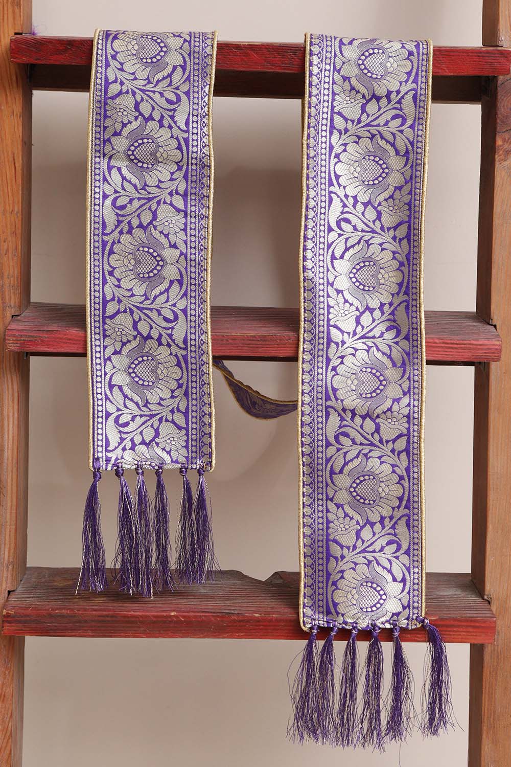 Divya India Customized Royal Swagat Stole ,Khesh, Patka, Gamcha, Dupatta – Elegant and Luxurious Purple Banarasi Silk Stole With a Beautifully Matching Tassel & Brooch for Welcoming Guests at Weddings, Anniversaries or Grand Celebratory Occasions