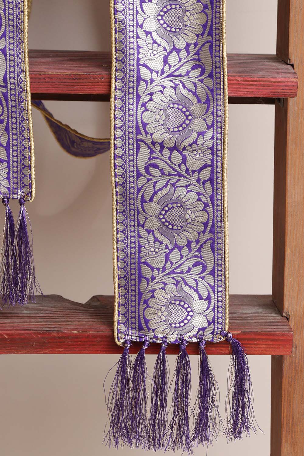 Divya India Customized Royal Swagat Stole ,Khesh, Patka, Gamcha, Dupatta – Elegant and Luxurious Purple Banarasi Silk Stole With a Beautifully Matching Tassel & Brooch for Welcoming Guests at Weddings, Anniversaries or Grand Celebratory Occasions