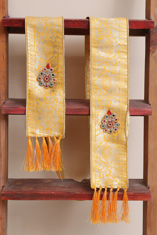 Divya India Customized Royal Swagat Stole ,Khesh, Patka, Gamcha, Dupatta – Elegant and Luxurious Yellow Banarasi Silk Stole With a Beautifully Matching Tassel & Brooch for Welcoming Guests at Weddings, Anniversaries or Grand Celebratory Occasions