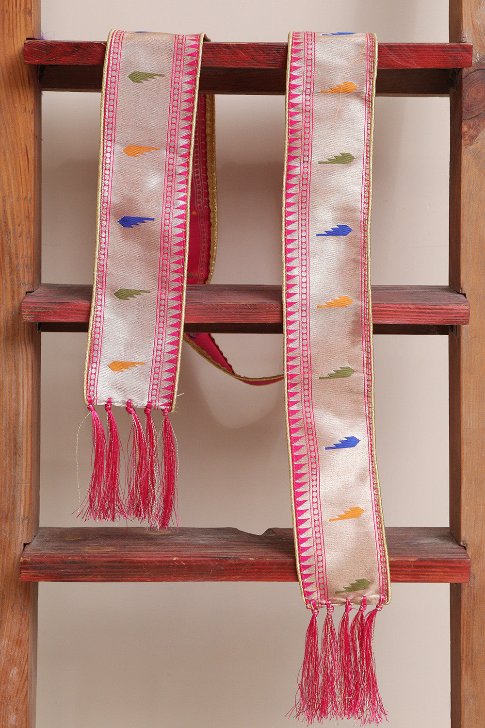 Divya India Customized Royal Swagat Stole/Dupatta – Elegant and Luxurious Pink Pathani Silk Muniya Border Stole With a Beautifully Matching Tassel & Brooch for Welcoming Guests at Weddings, Anniversaries or Grand Celebratory Occasions
