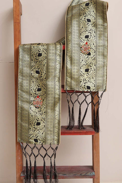 Divya India Customized Royal Swagat Stole/Dupatta – Elegant and Luxurious Black Banarasi Silk Stole With a Beautifully Matching Tassel & Brooch for Welcoming Guests at Weddings, Anniversaries or Grand Celebratory Occasions