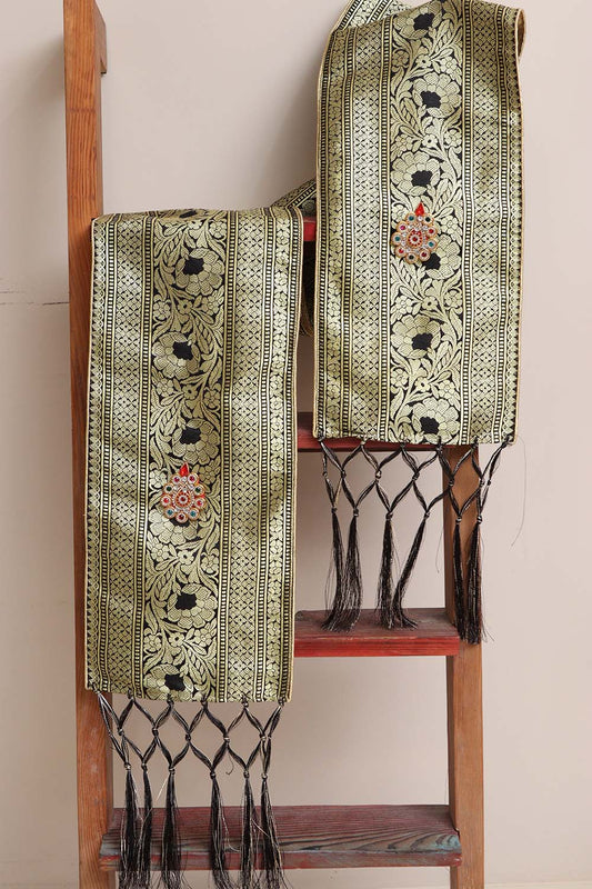 Divya India Customized Royal Swagat Stole/Dupatta – Elegant and Luxurious Black Banarasi Silk Stole With a Beautifully Matching Tassel & Brooch for Welcoming Guests at Weddings, Anniversaries or Grand Celebratory Occasions