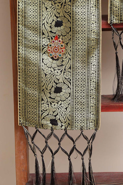 Divya India Customized Royal Swagat Stole/Dupatta – Elegant and Luxurious Black Banarasi Silk Stole With a Beautifully Matching Tassel & Brooch for Welcoming Guests at Weddings, Anniversaries or Grand Celebratory Occasions
