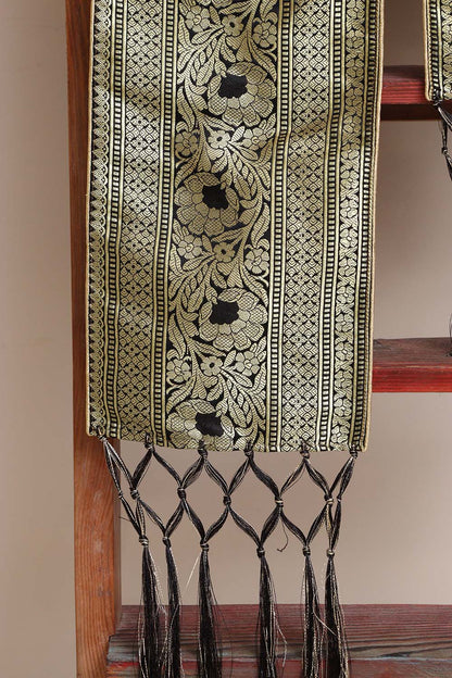 Divya India Customized Royal Swagat Stole/Dupatta – Elegant and Luxurious Black Banarasi Silk Stole With a Beautifully Matching Tassel & Brooch for Welcoming Guests at Weddings, Anniversaries or Grand Celebratory Occasions