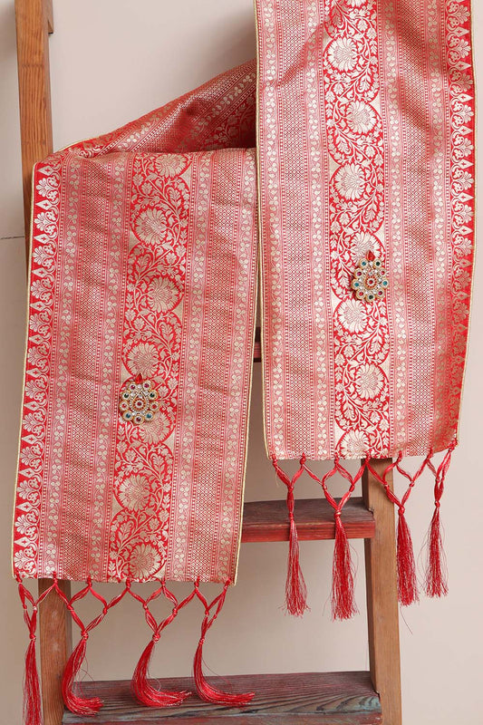 Divya India Customized Royal Swagat Stole/Dupatta – Elegant and Luxurious Red Banarasi Silk Stole With a Beautifully Matching Tassel & Brooch for Welcoming Guests at Weddings, Anniversaries or Grand Celebratory Occasions