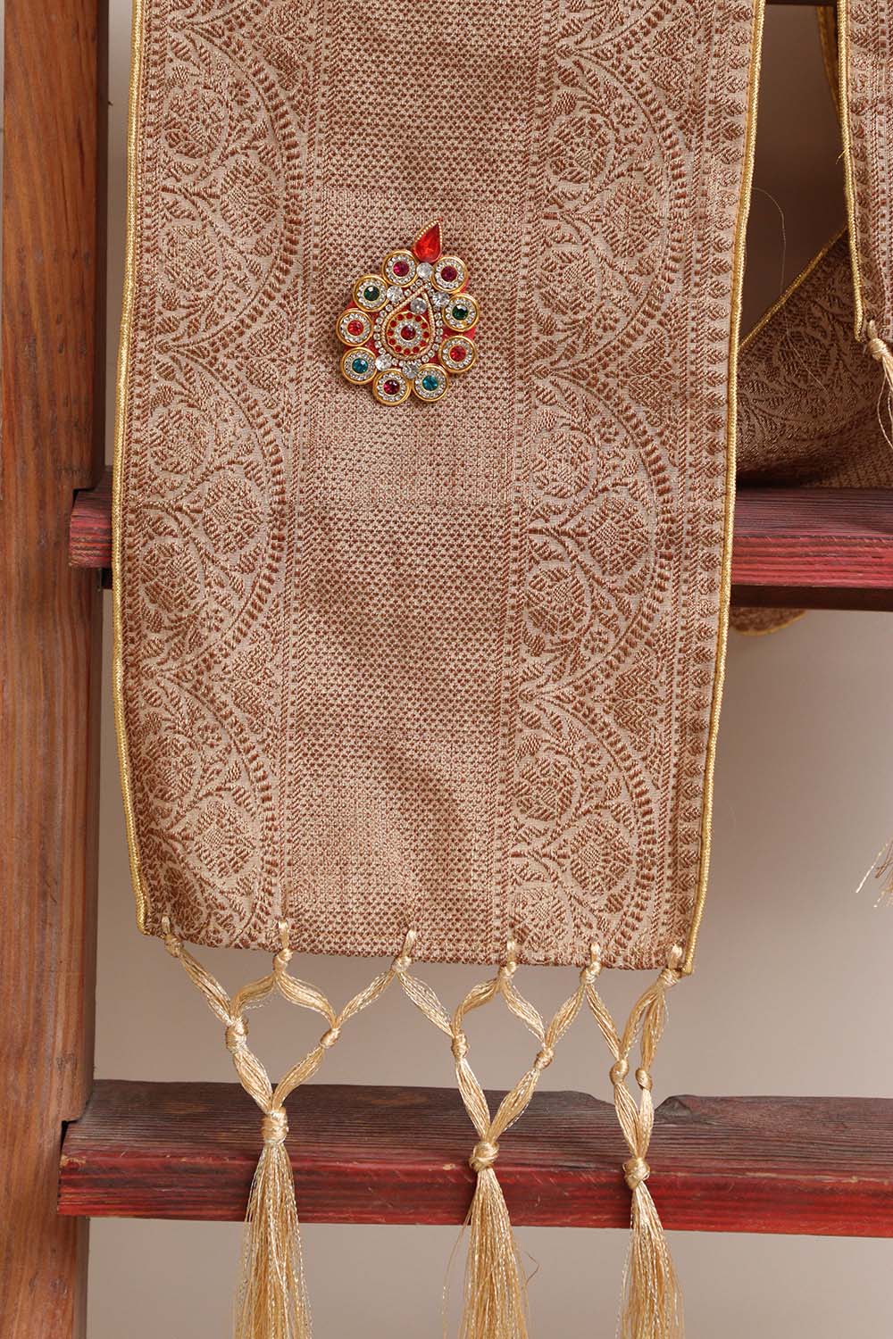 Divya India Customized Swagat Stole/Dupatta – Pastel Banarasi Antique Zari Cotton Stole With a Beautifully Matching Tassel & Brooch for Welcoming Guests at Weddings, Anniversaries or Grand Celebratory Occasions