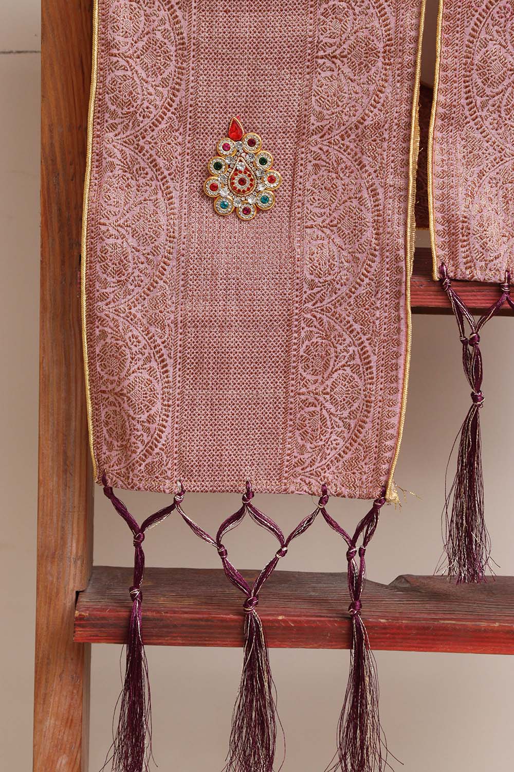 Divya India Customized Swagat Stole/Dupatta – Pink Banarasi Antique Zari Cotton Stole With a Beautifully Matching Tassel & Brooch for Welcoming Guests at Weddings, Anniversaries or Grand Celebratory Occasions