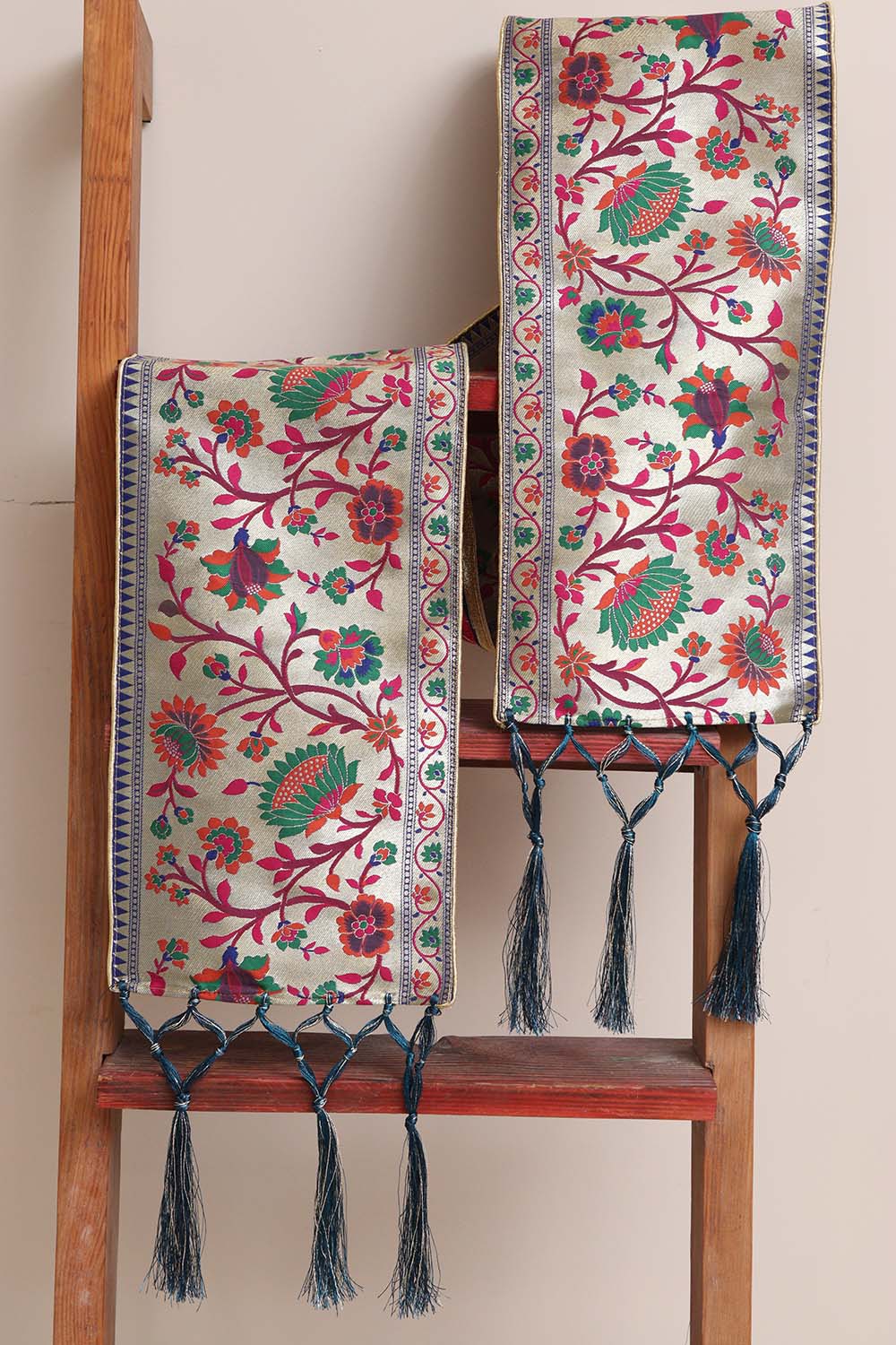 Divya India Customized Royal Swagat Stole/Dupatta – Elegant and Luxurious Blue Pathani Silk Flower Design Stole With a Beautifully Matching Tassel & Brooch for Welcoming Guests at Weddings, Anniversaries or Grand Celebratory Occasions