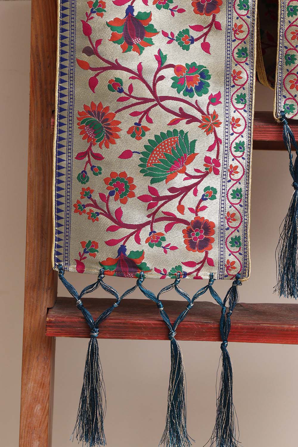 Divya India Customized Royal Swagat Stole/Dupatta – Elegant and Luxurious Blue Pathani Silk Flower Design Stole With a Beautifully Matching Tassel & Brooch for Welcoming Guests at Weddings, Anniversaries or Grand Celebratory Occasions