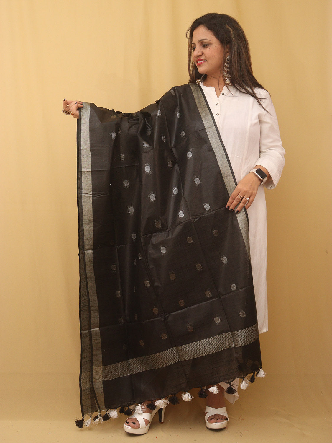 Black Bhagalpur Handloom Linen Cotton Dupatta - divyaindia 