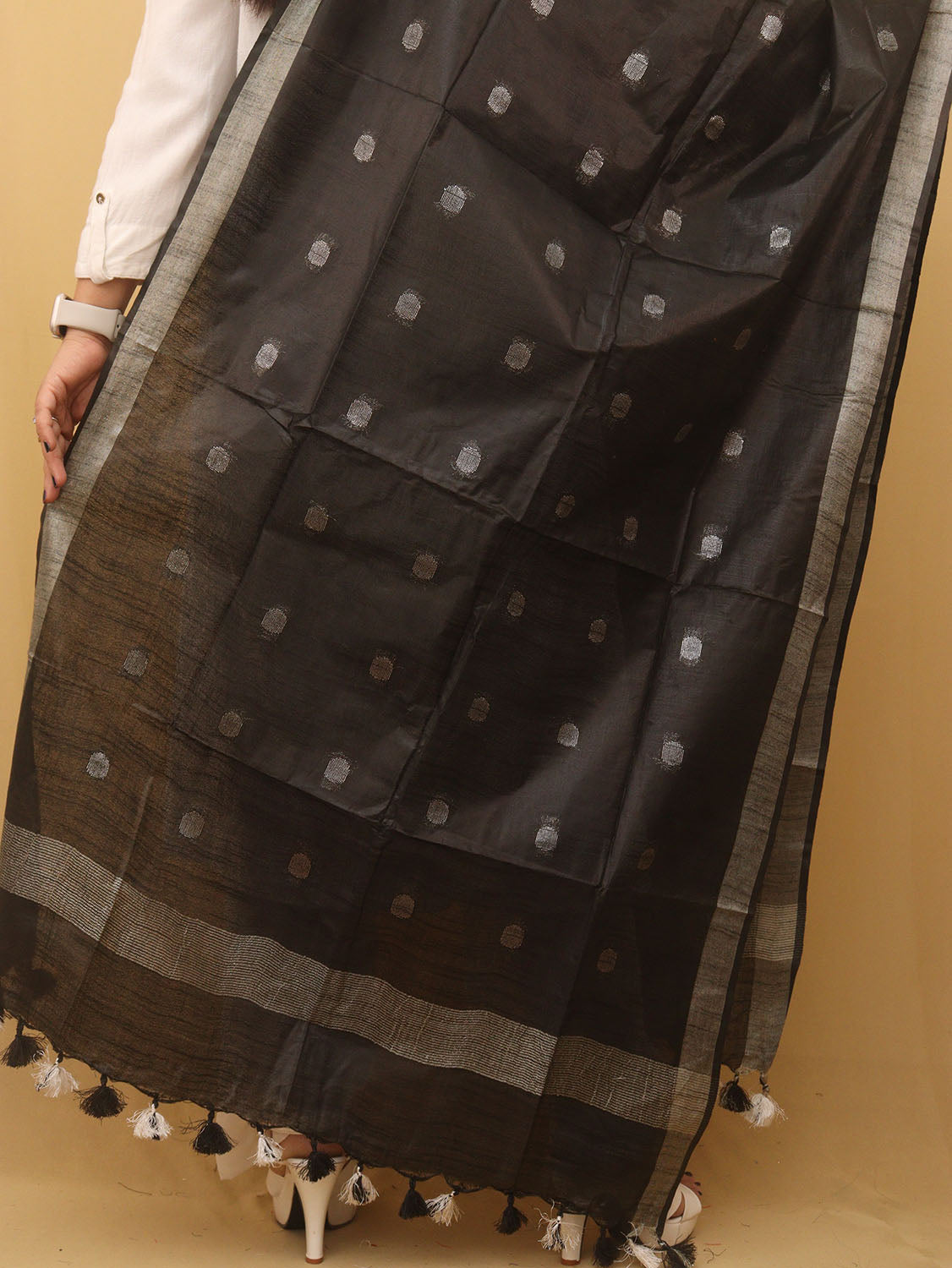 Black Bhagalpur Handloom Linen Cotton Dupatta - divyaindia 
