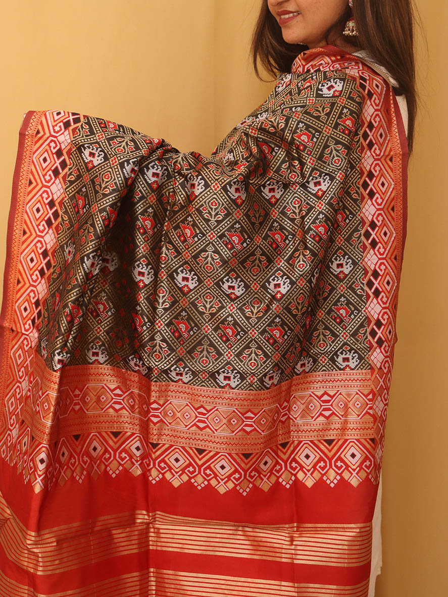Black Patola Silk Dupatta - divyaindia 