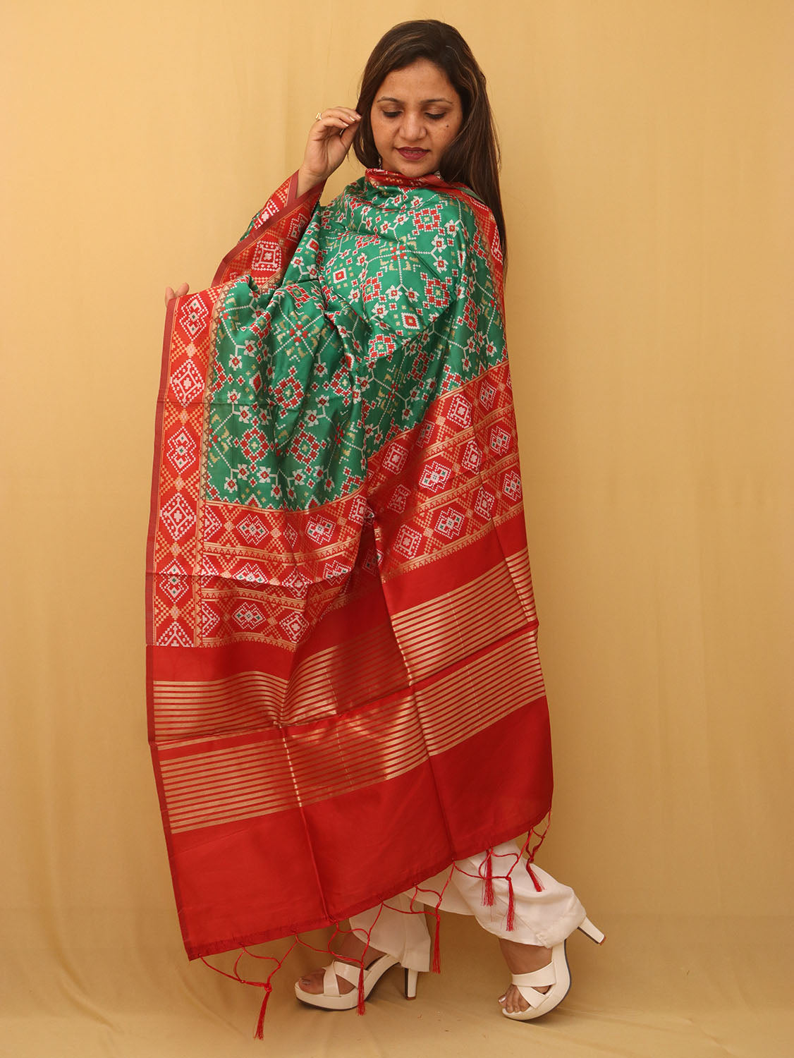Green Patola Silk Dupatta - divyaindia 