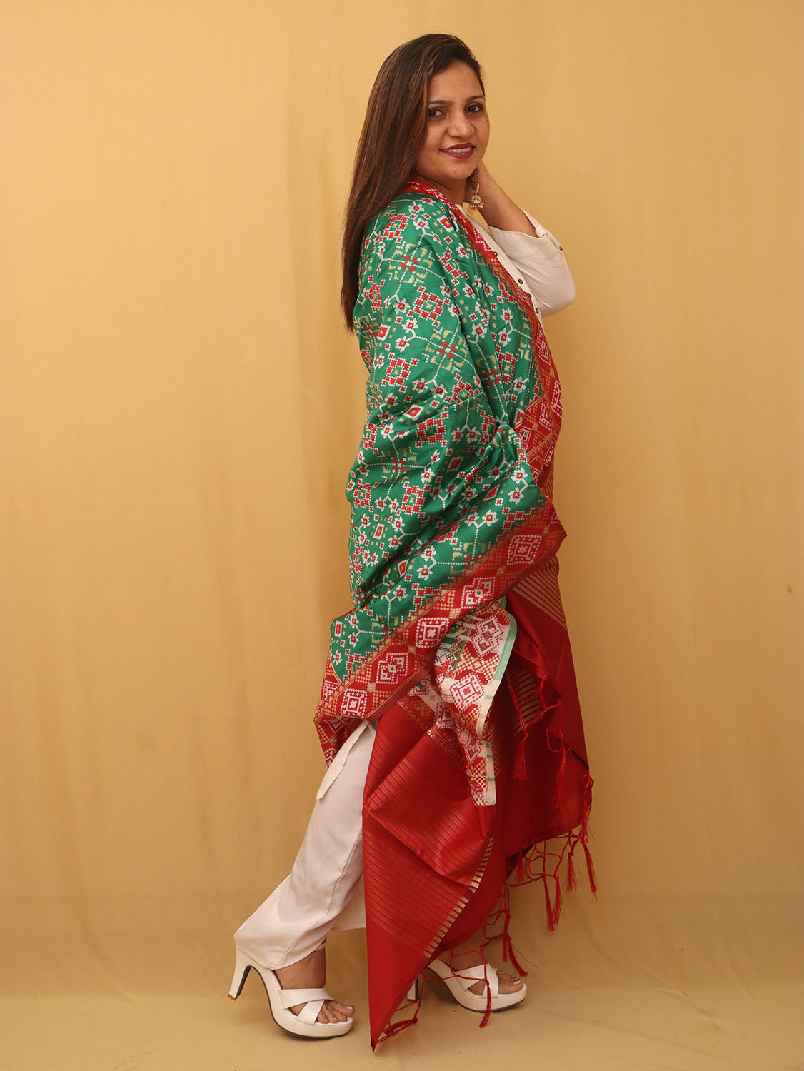 Green Patola Silk Dupatta - divyaindia 