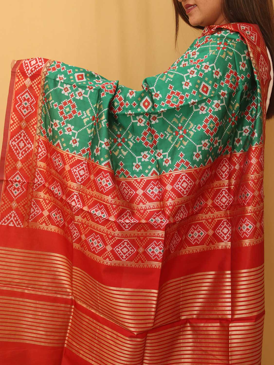 Green Patola Silk Dupatta - divyaindia 