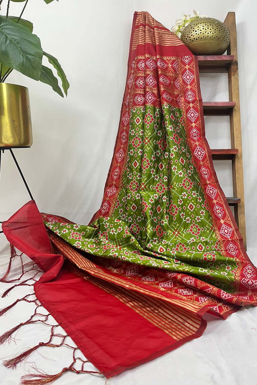 Green Patola Silk Dupatta - divyaindia 