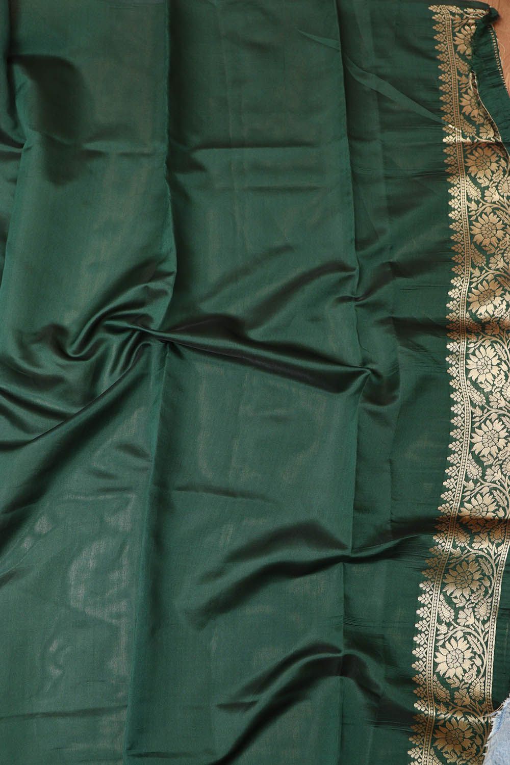 Regal Maroon Banarasi Silk Saree: Timeless Elegance