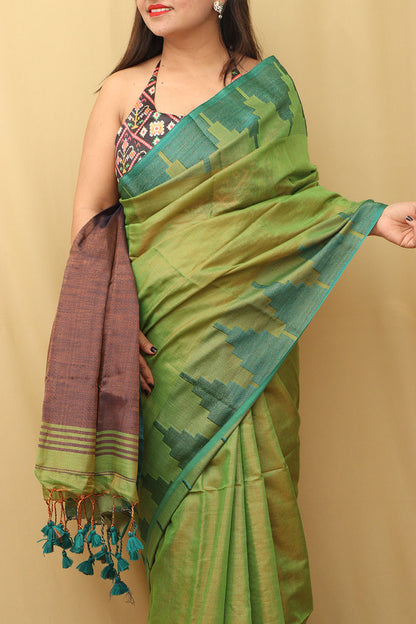 Ethnic Green Bengal Tissue Cotton Saree: Temple Border