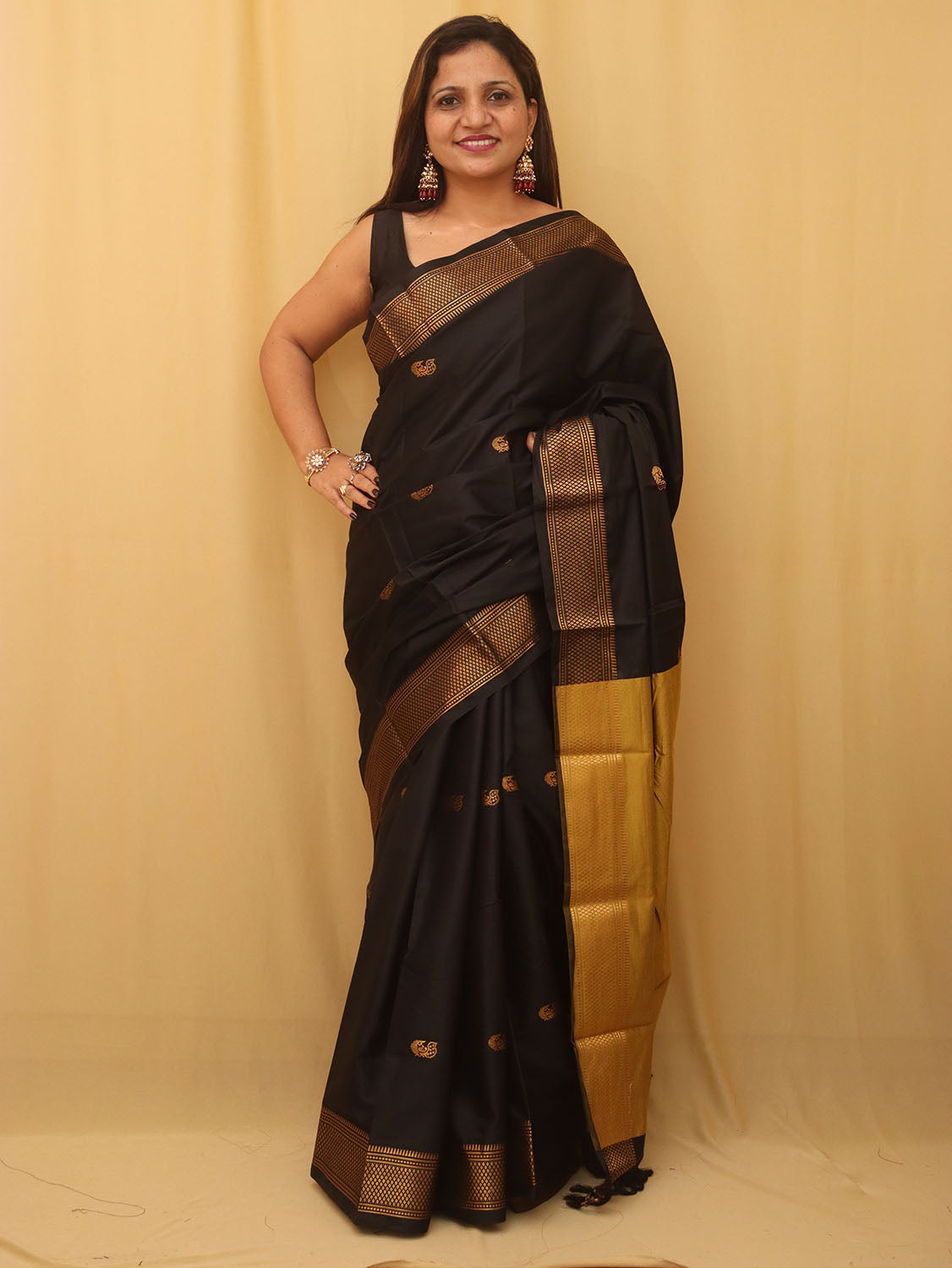 Golden And Black Paithani Cotton Silk Saree - divyaindia 