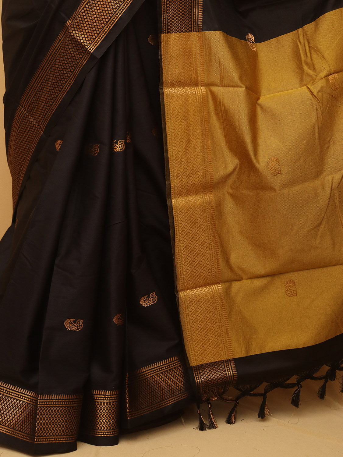 Golden And Black Paithani Cotton Silk Saree - divyaindia 